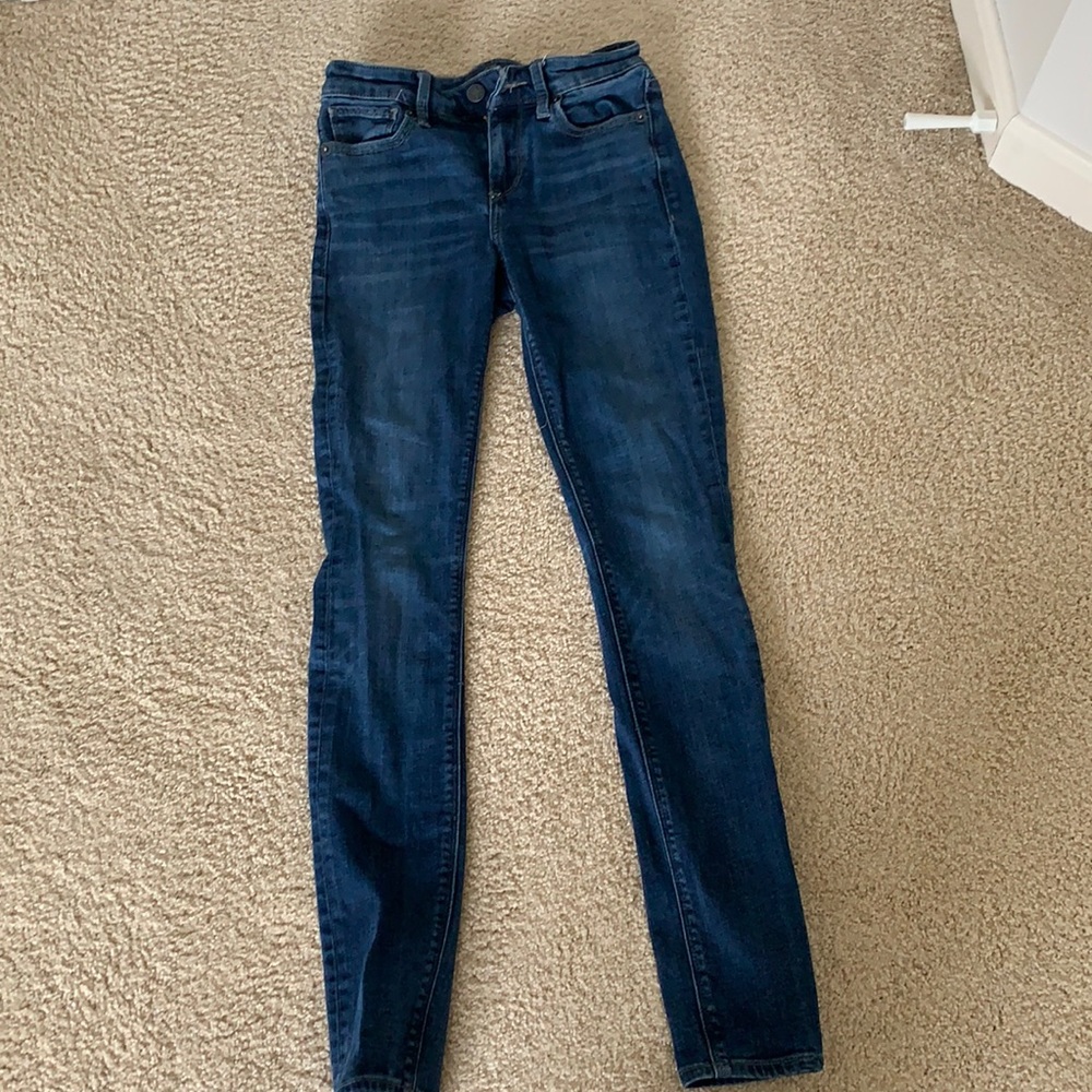 Lucky Brand women’s 00 skinny jeans.